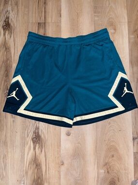 NWOT Jordan Diamond Women’s  Basketball Shorts